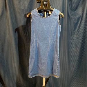 David Wayne  dress size small